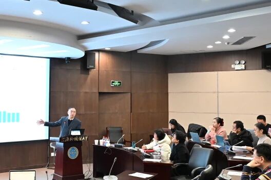 上外英语学院新学期大会聚焦人工智能赋能与教师发展，共绘教研新蓝图