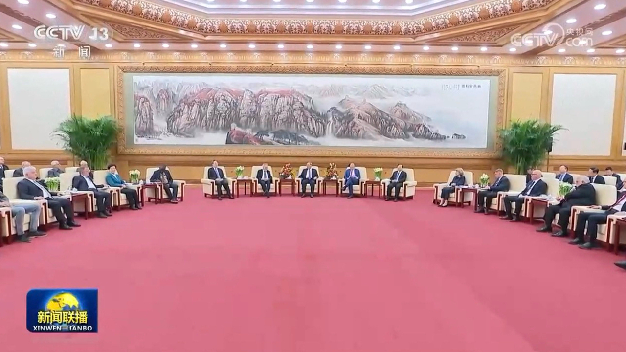 上外荣誉教授受邀参加李强总理同外国专家新春座谈会