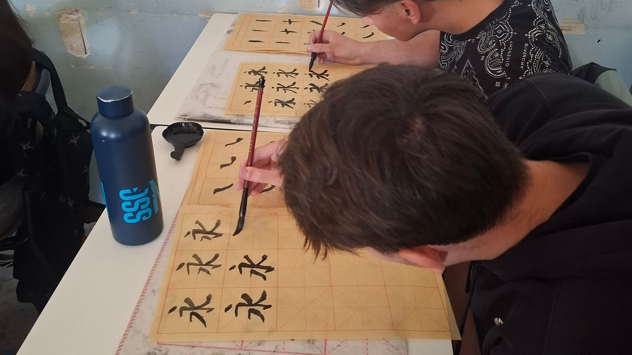 2.学生练习书法字“永”.jpg