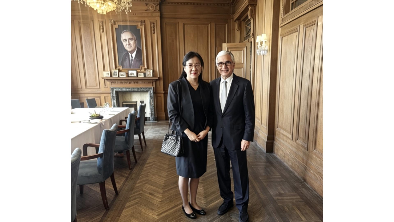 葡语专业负责人参加葡萄牙议长访沪午餐会-20260409_副本.jpg